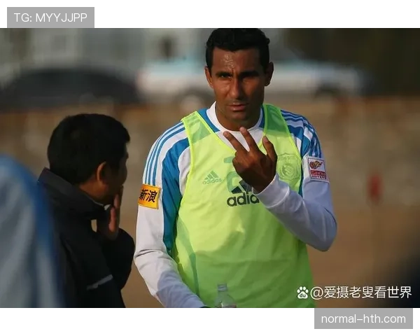 足球新星闪耀赛场：年轻天才表现抢眼引热议