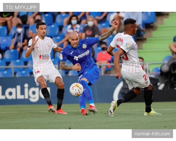 西甲赫塔费更衣室