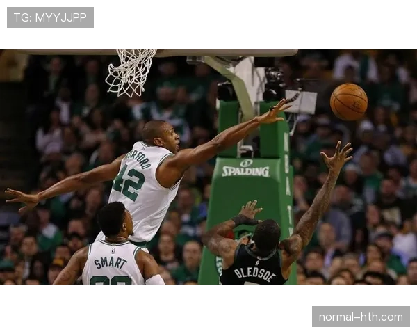 米德尔顿挡拆高效得分拉开差距，助雄鹿稳定季后赛节奏